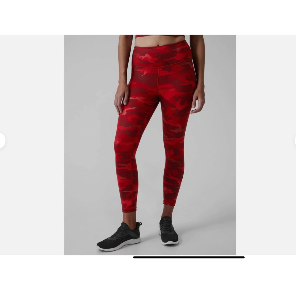 Athleta Elation Train Printed 7/8 tight. Camo Lux Red.  Size L. NWOT.